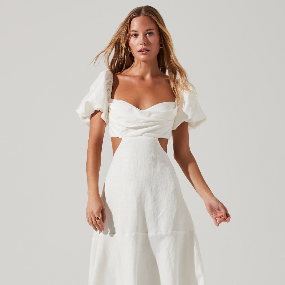 NWT ASTR THE LABEL Winley Puff Sleve Cutout Midi Dress